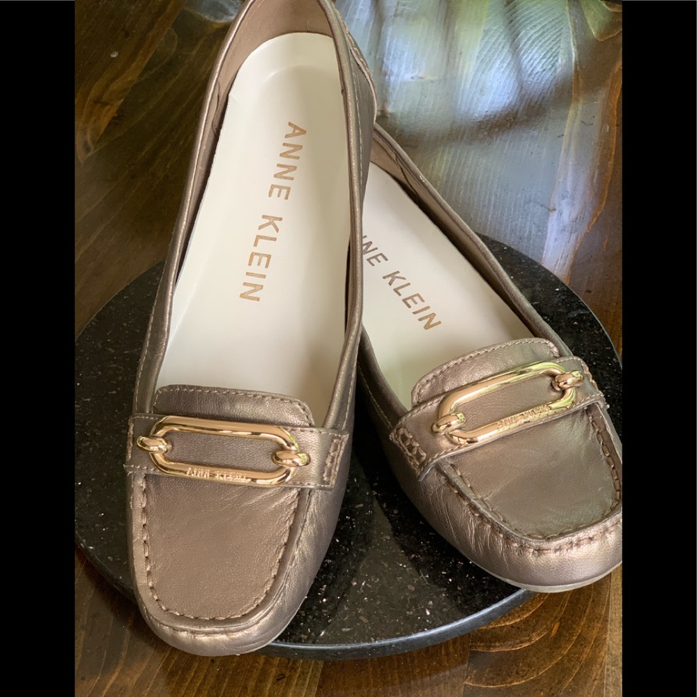 ANNE KLEIN METALLIC GOLD FLATS